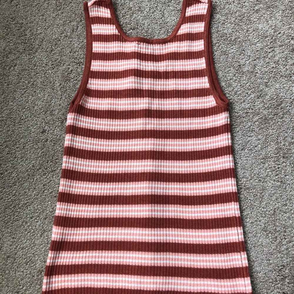 TJ Maxx Buttoned Tank Top - Picture 3 of 4